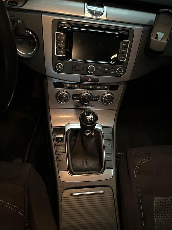 Grau Gebraucht 2014 VW Passat Kombi | 3.450 € (Superpreis) - Bild 1/4