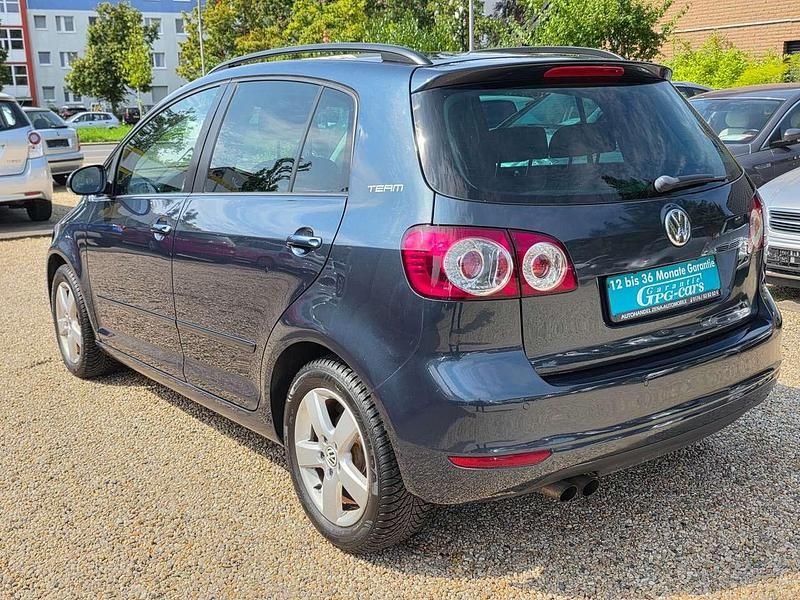Gebraucht VW Golf VI Team 122 PS (89 kW) 2011 Blau Kleinwagen