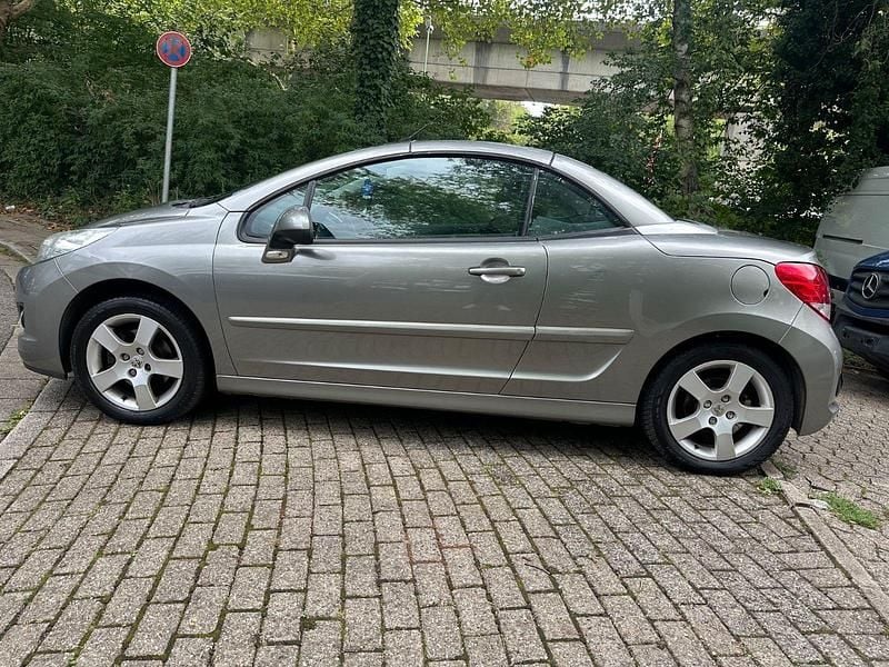 Gebraucht Peugeot 207 CC Premium 156 PS (114 kW) 2011 Cabrio
