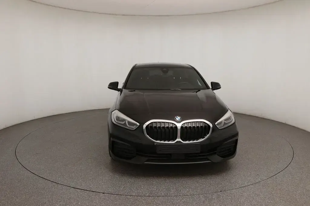 Gebraucht BMW 118 Advantage 150 PS (110 kW) 2019 Schwarz ii/bonnet fluid black Kleinwagen