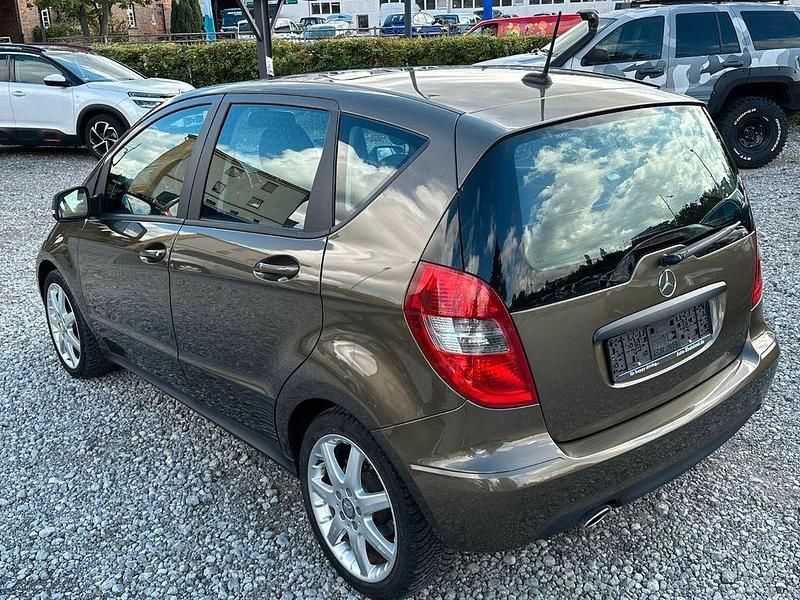 Gebraucht Mercedes A160 95 PS (69 kW) 2011 Gold Limousine