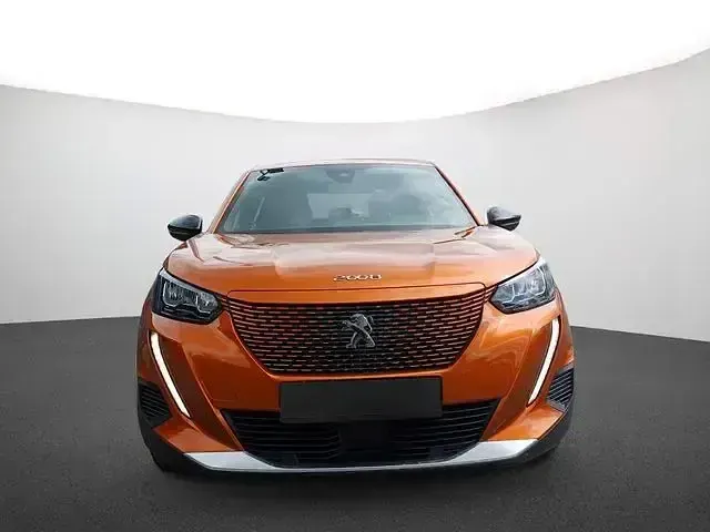 Gebraucht Peugeot e-2008 Active 100 kW (136 PS) 2023 Orange SUV