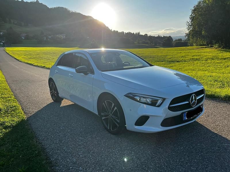 Gebraucht Mercedes A200 163 PS (119 kW) 2020 Weiß Limousine