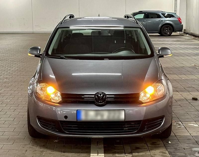 Gebraucht VW Golf VI 105 PS (77 kW) 2010 Grau Kleinwagen