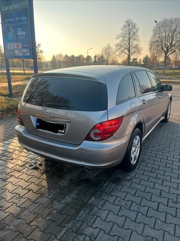 Beige Gebraucht 2006 Mercedes R320 Van / Kleinbus | 6.200 € (Fairer Preis) - Bild 1/4