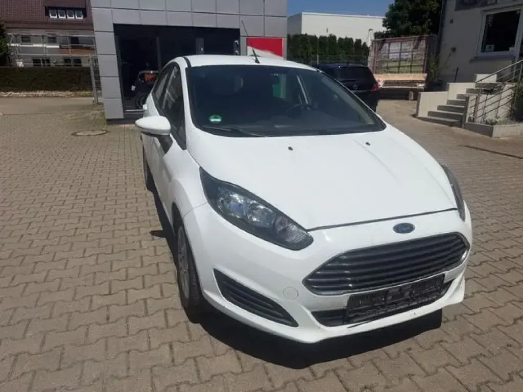 Gebraucht Ford Fiesta SYNC Edition 101 PS (74 kW) 2014 Frozen white Kleinwagen