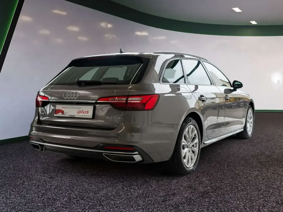 Gebraucht Audi A4 Ambiente 204 PS (150 kW) 2021 Terragrau metallic Kombi