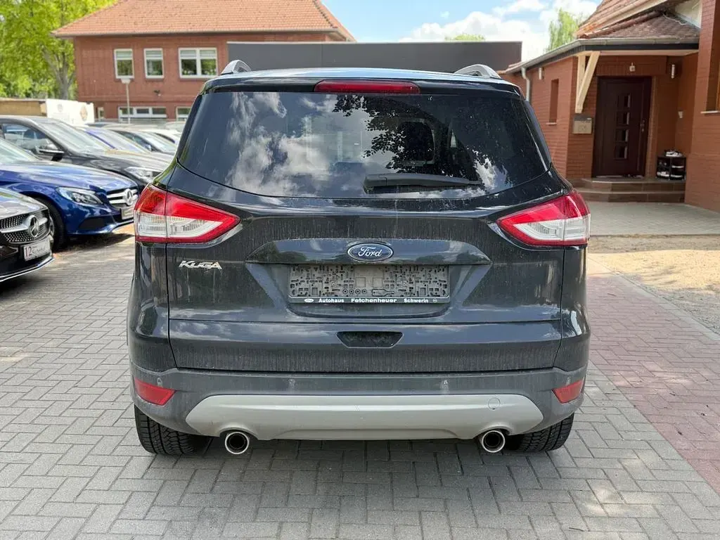 Gebraucht Ford Kuga Titanium 150 PS (110 kW) 2016 Schwarz SUV