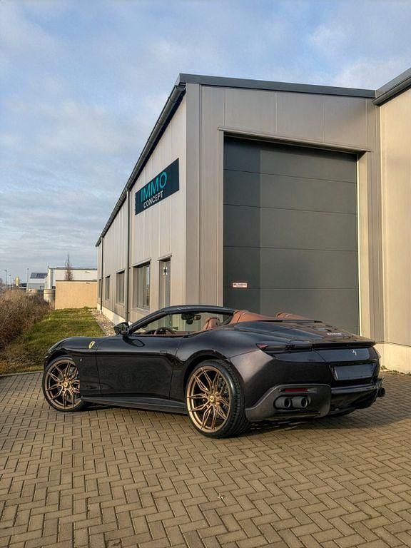 Second-hand Ferrari Roma 620 CP (456 kW) 2026 Negru Cabrio