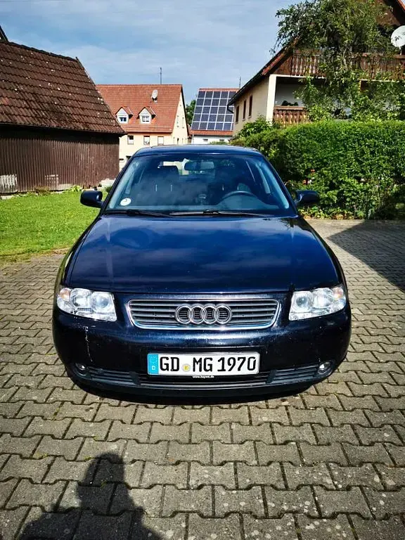 Używany Audi A3 Ambiente 131 KM (96 kW) 2001 Niebieski Hatchback