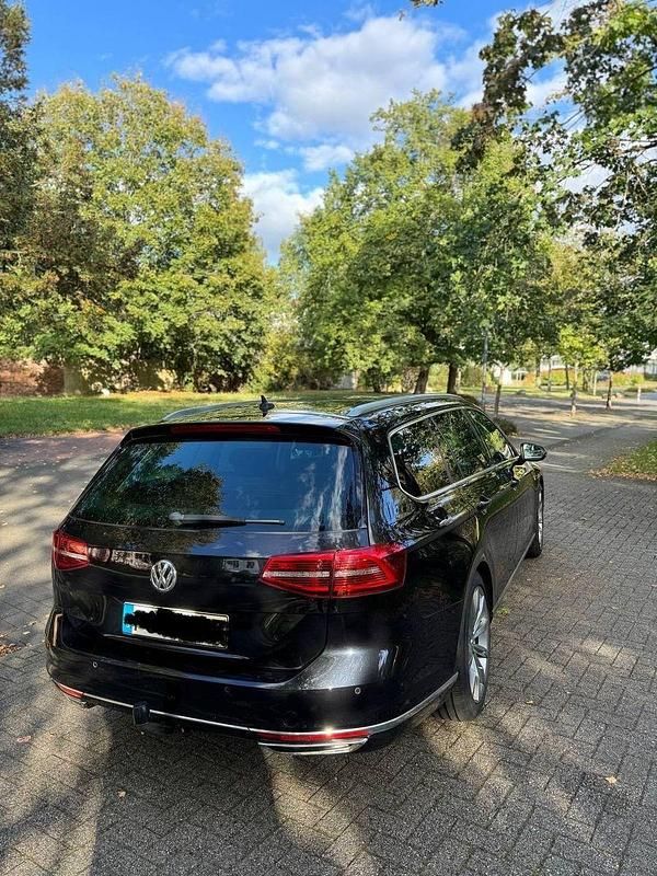 Gebraucht VW Passat Highline 150 PS (110 kW) 2015 Schwarz Kombi