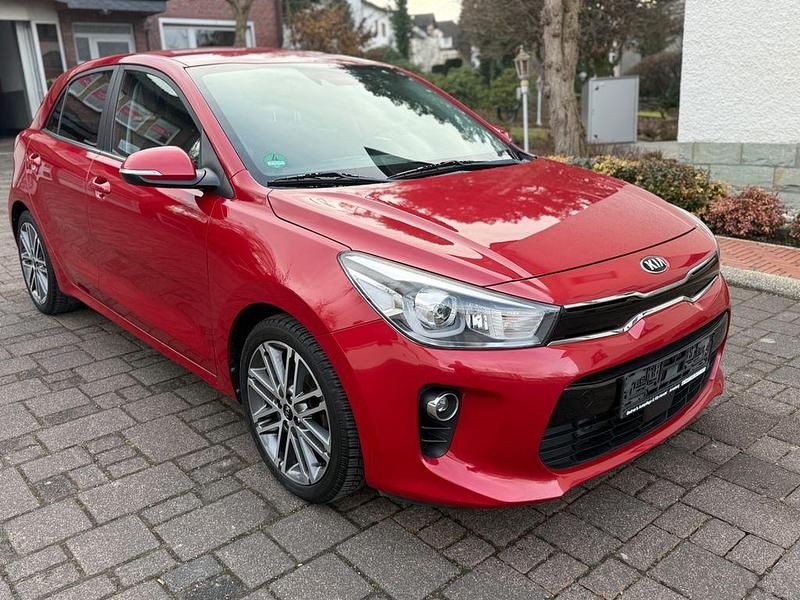 Gebraucht Kia Rio Spirit 99 PS (72 kW) 2017 Rot Limousine