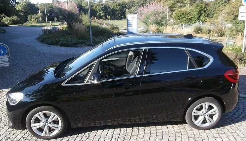Schwarz Gebraucht 2019 BMW 225 Active Tourer iPerformance Van / Kleinbus | 15.900 € (Guter Preis) - Bild 1/4