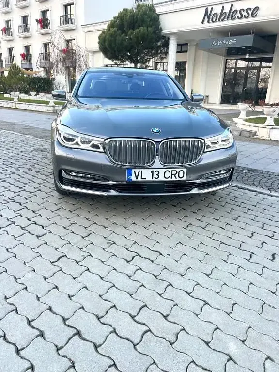 Gebraucht BMW 740 iPerformance 326 PS (239 kW) 2018 Grau Limousine