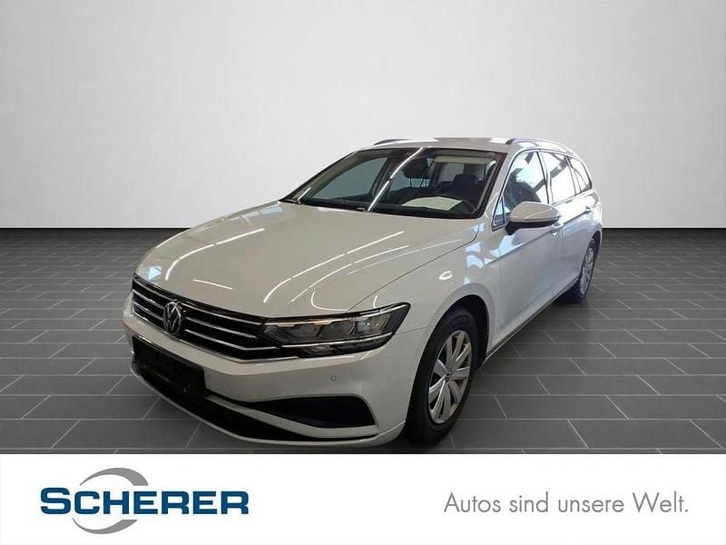 Gebraucht VW Passat Conceptline 150 PS (110 kW) 2023 Gletscherweiß metallic (metallic) Kombi