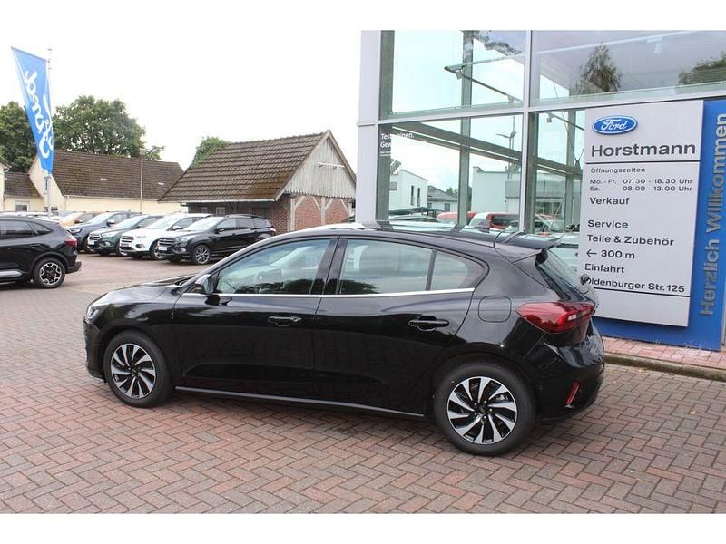 Schwarz Gebraucht 2025 Ford Focus Titanium Limousine | 24.750 € (Superpreis) - Bild 1/4