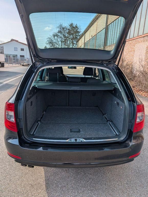 Gebraucht Skoda Superb Exclusive 170 PS (125 kW) 2015 Schwarz Limousine