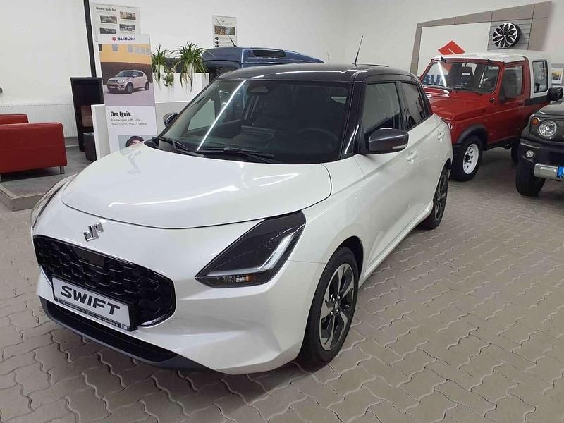 Pure white pearl/mineral gray Neu 2025 Suzuki Swift Comfort+ Kleinwagen | 21.990 € - Bild 1/4