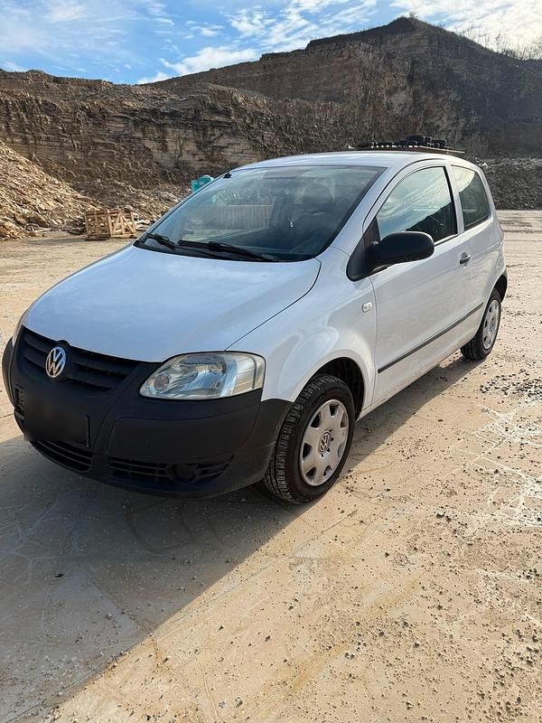 Gebraucht VW Fox 54 PS (39 kW) 2008 Weiß Kleinwagen