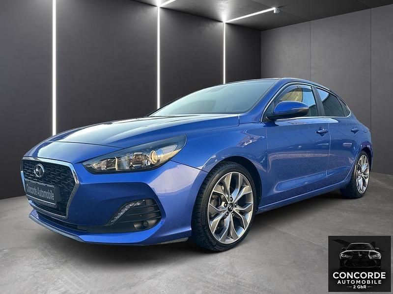 Blau Gebraucht 2019 Hyundai i30 Style Limousine | 13.590 € (Fairer Preis) - Bild 1/4