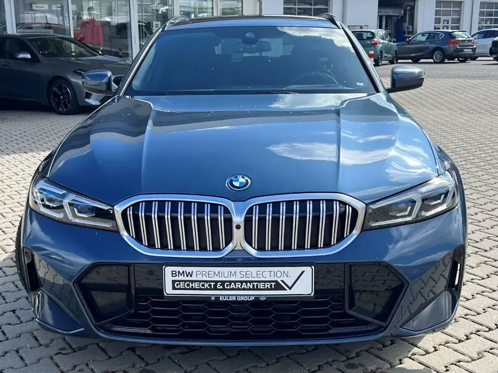 Gebraucht BMW 330e M Sport 292 PS (214 kW) 2025 Blau Kombi
