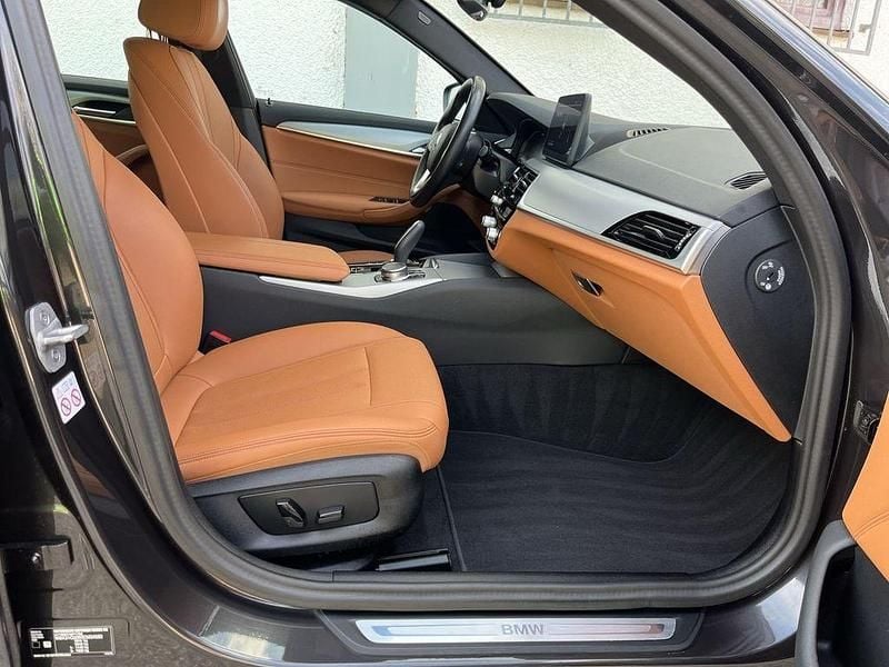 Gebraucht BMW 530e 184 PS (135 kW) 2022 Grau Kombi