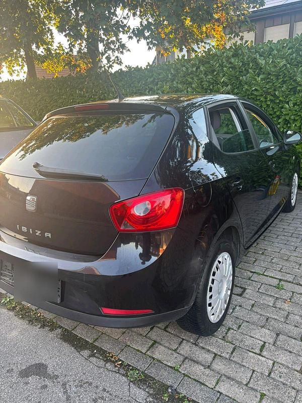 Schwarz Gebraucht 2010 Seat Ibiza Limousine | 3.000 € (Guter Preis) - Bild 1/4