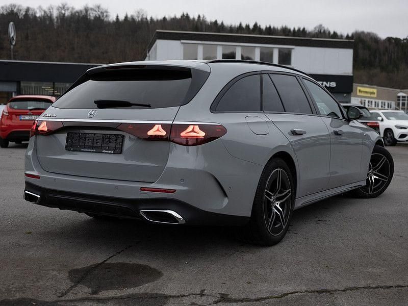 Gebraucht Mercedes E300 AMG 313 PS (230 kW) 2025 Grau manufaktur alpingrau uni Kombi