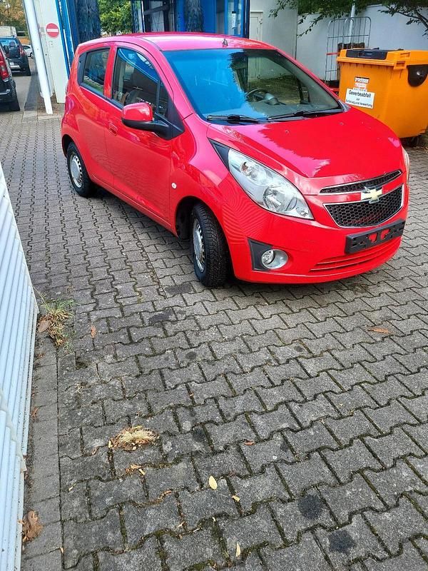 Rot Gebraucht 2013 Chevrolet Spark Kleinwagen | 2.450 € (Fairer Preis) - Bild 1/4