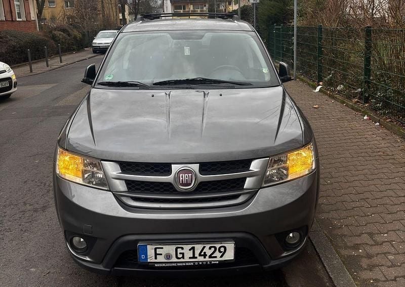 Grau Gebraucht 2012 Fiat Freemont Urban SUV | 7.600 € (Guter Preis) - Bild 1/4