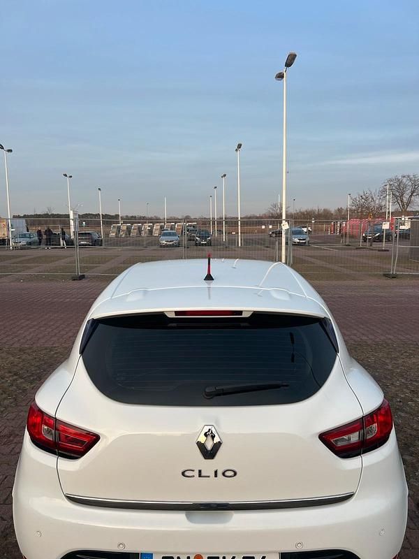 Gebraucht Renault Clio IV 75 PS (55 kW) 2017 Weiß Kleinwagen
