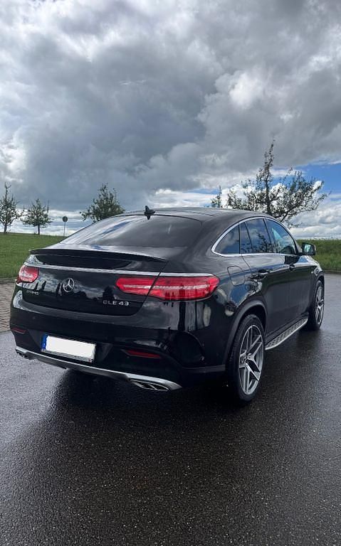 Schwarz Gebraucht 2019 Mercedes GLE350 AMG Limousine | 36.999 € (Guter Preis) - Bild 1/4