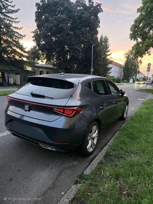 Grau Gebraucht 2021 Seat Leon FR Kleinwagen | 23.000 € (Fairer Preis) - Bild 1/4