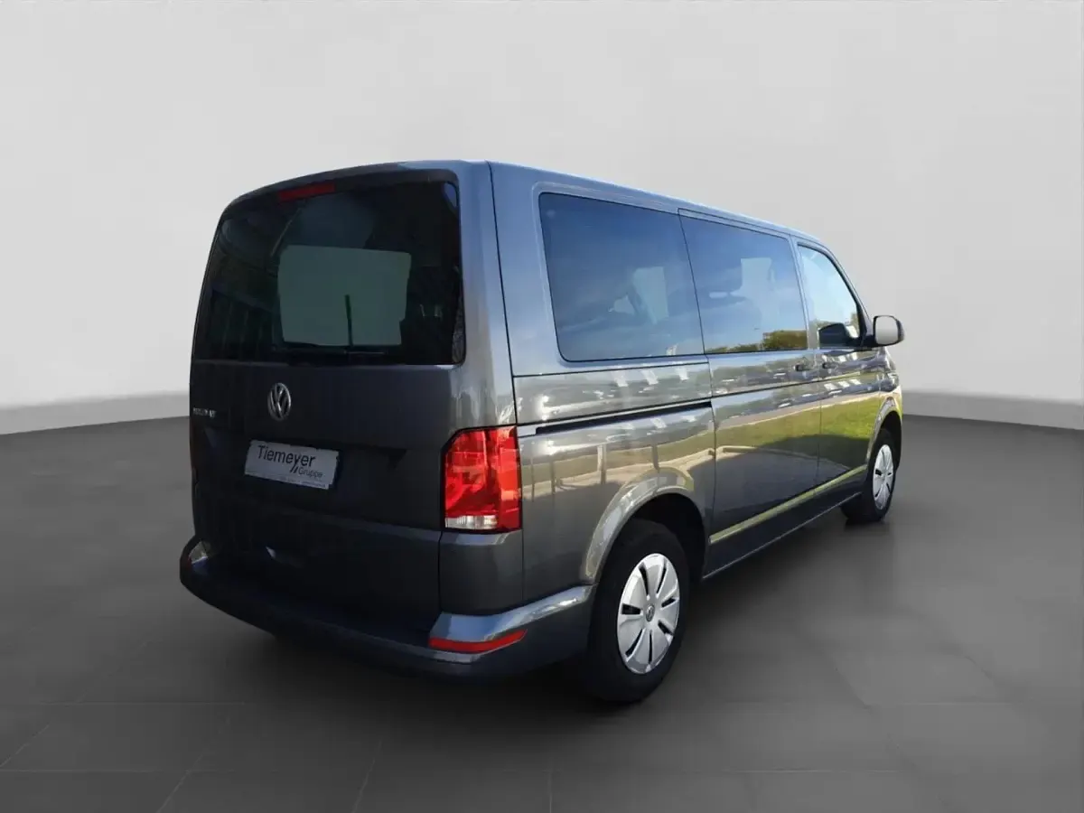 Gebraucht VW Multivan Trendline 110 PS (80 kW) 2021 Grau Van / Kleinbus