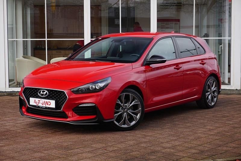 Gebraucht Hyundai i30 Premium 141 PS (103 kW) 2017 Blau Limousine