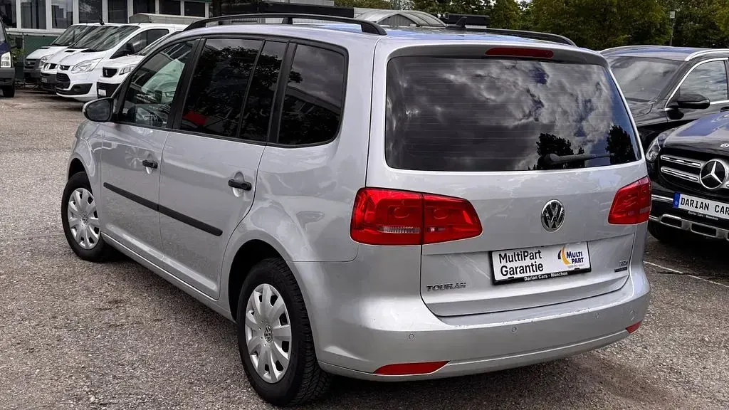 Gebraucht VW Touran Trendline 105 PS (77 kW) 2014 Silber Van / Kleinbus