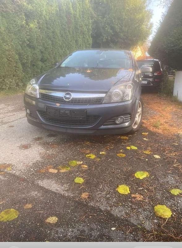 Gebraucht Opel Astra 103 PS (75 kW) 2008 Coupé