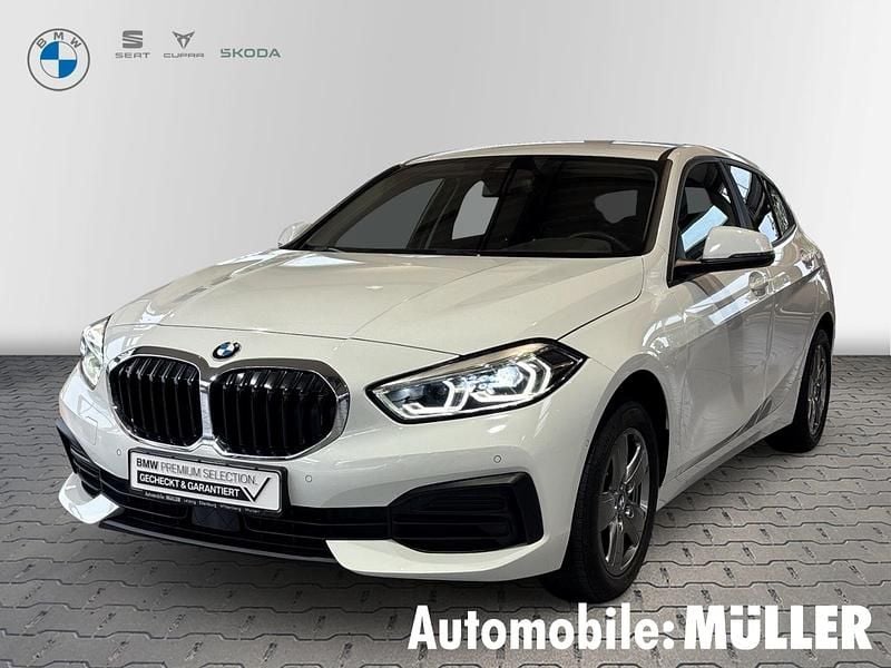 Weiss Gebraucht 2022 BMW 118 Advantage Kleinwagen | 20.690 € (Fairer Preis) - Bild 1/4