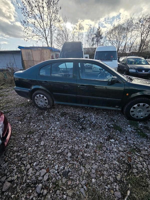 Gebraucht Skoda Octavia 90 PS (66 kW) 1999 Grün Limousine