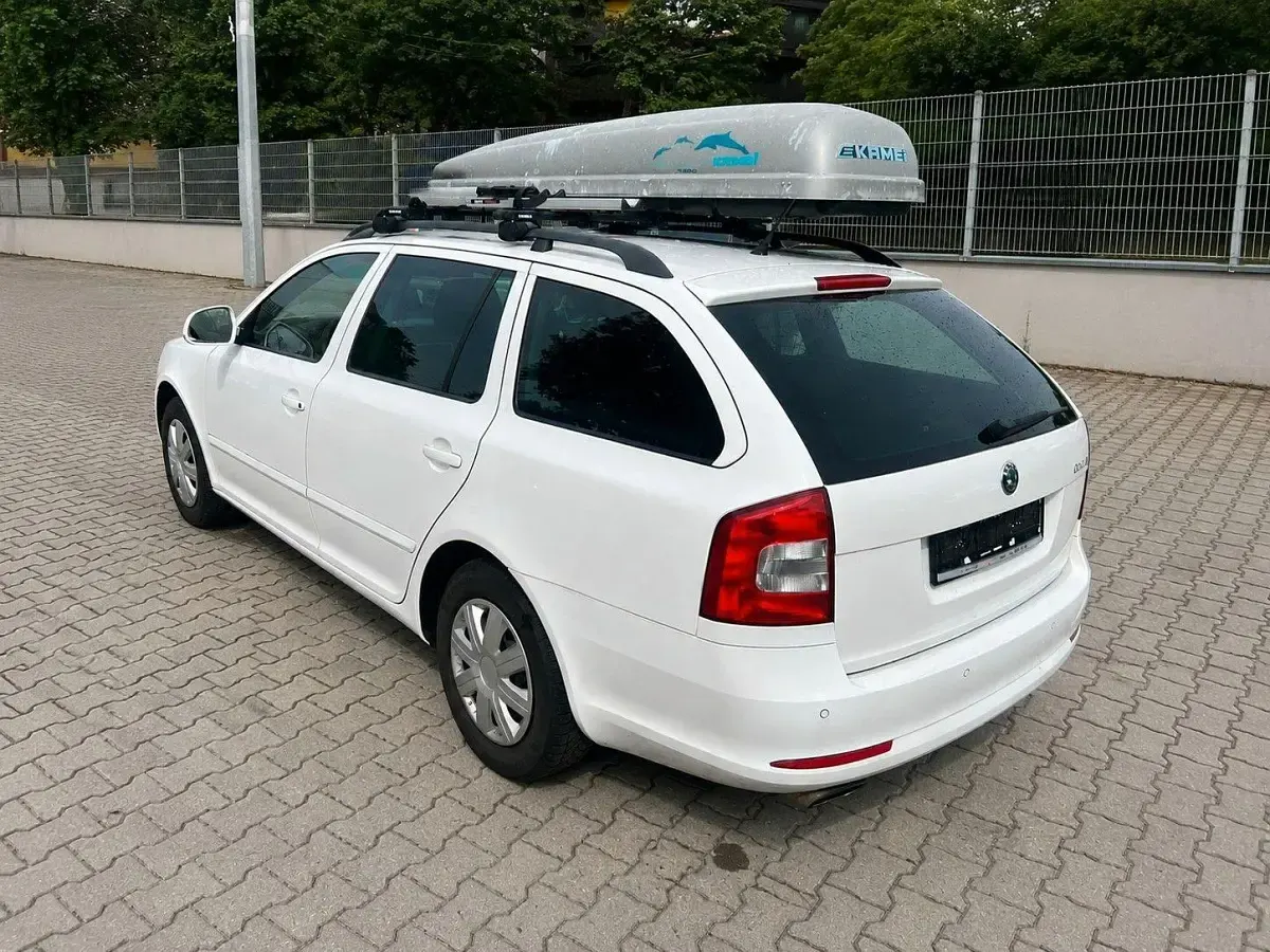 Używany Skoda Octavia 105 KM (77 kW) 2011 Biały Kombi
