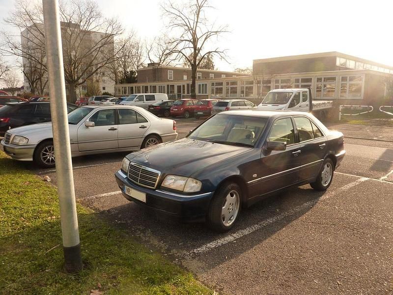 Gebraucht Mercedes C280 Elegance 197 PS (144 kW) 1997 Blau Limousine