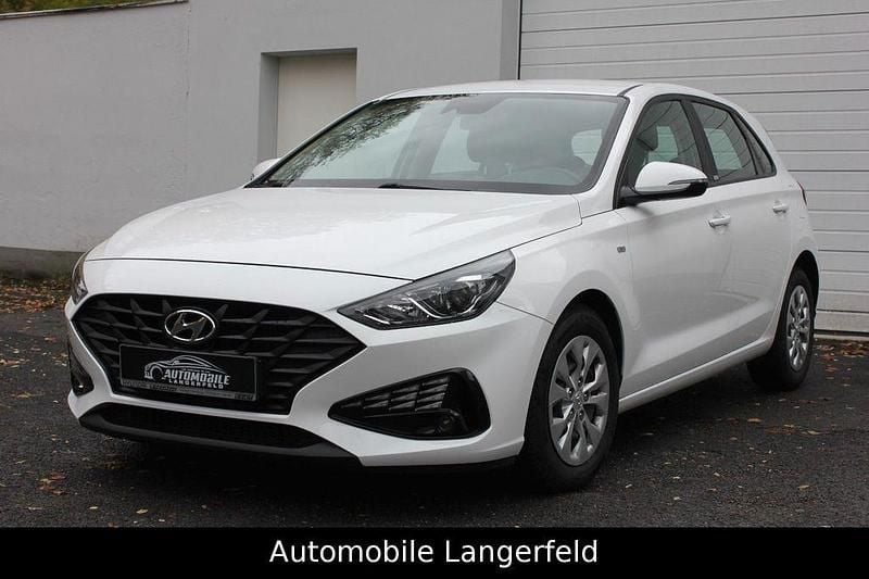 Weiß Gebraucht 2021 Hyundai i30 Select Limousine | 13.900 € (Guter Preis) - Bild 1/4