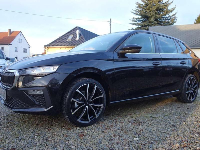 Neu Skoda Scala Selection 116 PS (85 kW) 2025 Schwarzmagic perleffekt Kleinwagen