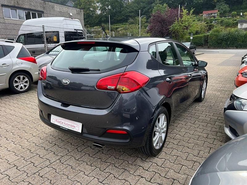 Gebraucht Kia Ceed 135 PS (99 kW) 2012 Grau Kleinwagen