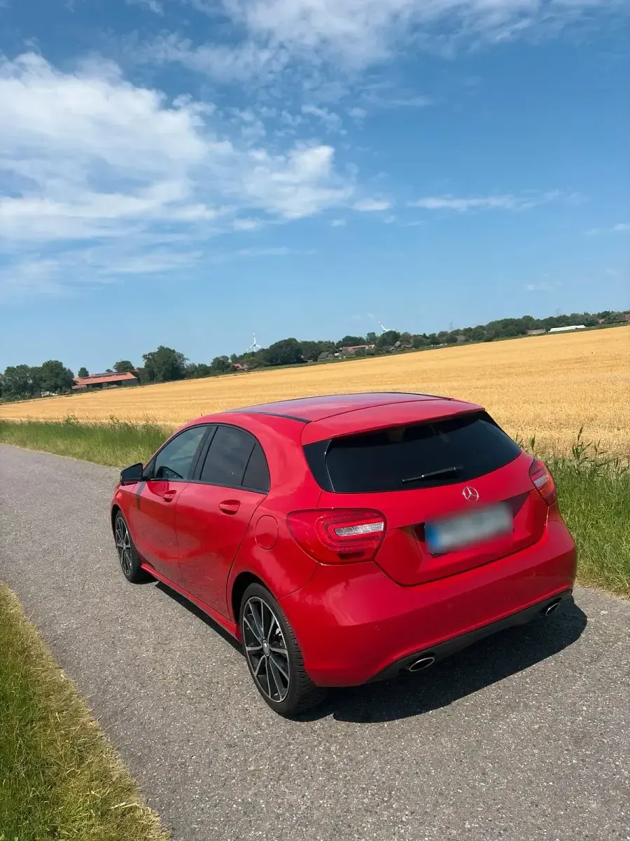 Gebraucht Mercedes A180 122 PS (89 kW) 2014 Rot Kleinwagen