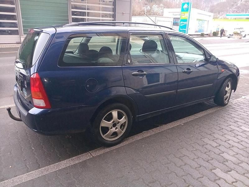 Gebraucht Ford Focus 101 PS (74 kW) 1999 Blau Kombi