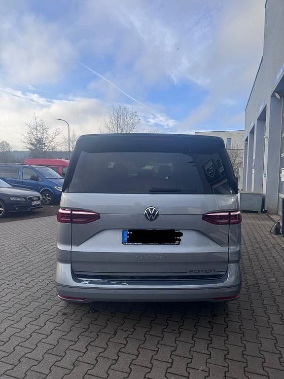 Second-hand VW Multivan Edition 150 CP (110 kW) 2023 Gri Monovolum