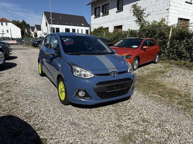 Blau Gebraucht 2015 Hyundai i10 Edition Kleinwagen | 5.999 € (Guter Preis) - Bild 1/4