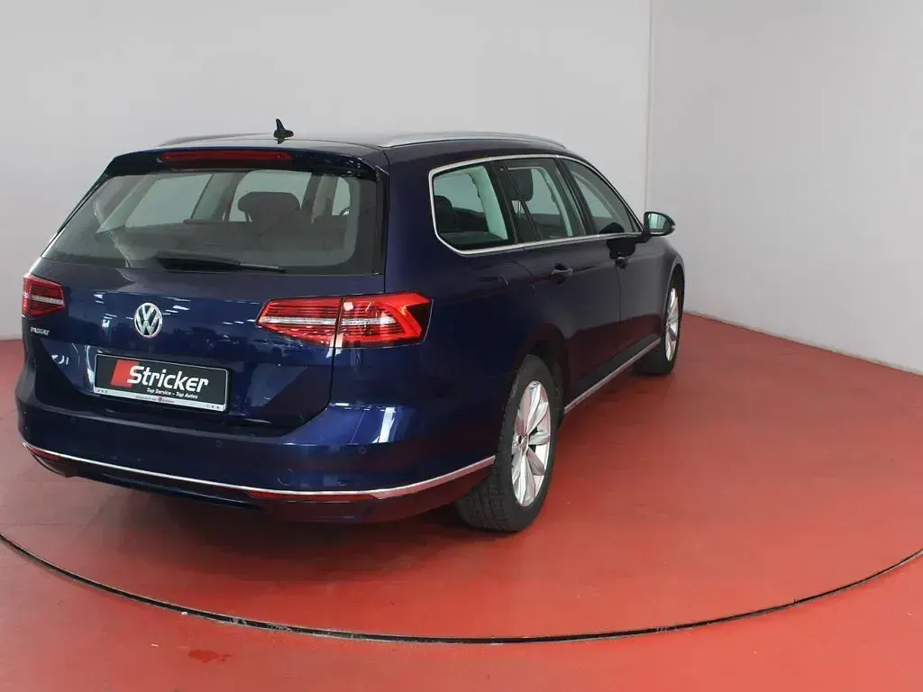 Gebraucht VW Passat Highline 150 PS (110 kW) 2019 Atlantik blue metallic (metallic) Kombi