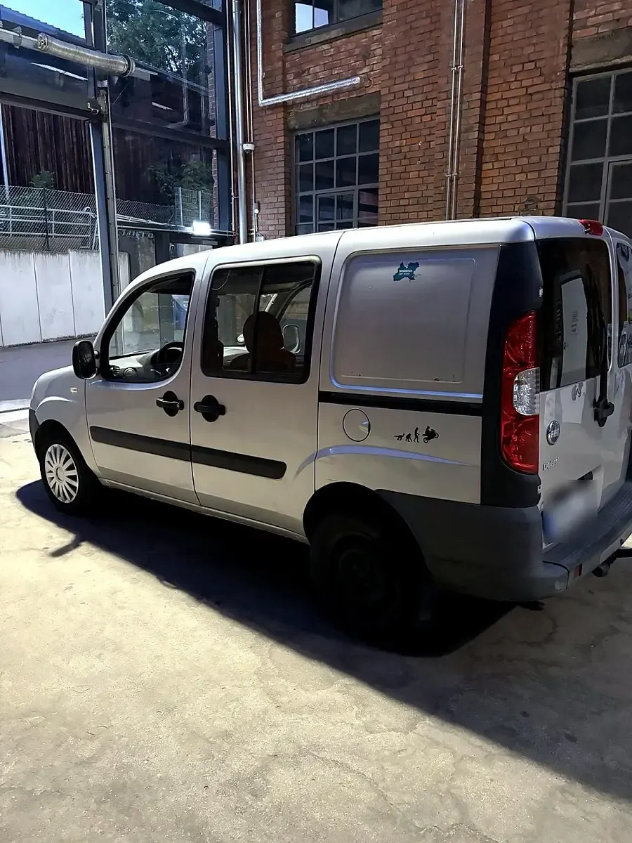 Gebraucht Fiat Doblò 75 PS (55 kW) 2008 Silber Van / Kleinbus
